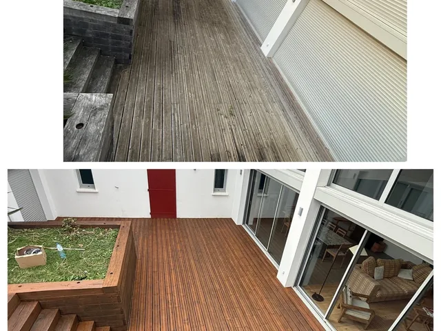 Terrasse familiale brossée à sec devant une façade blanche traditionnelle